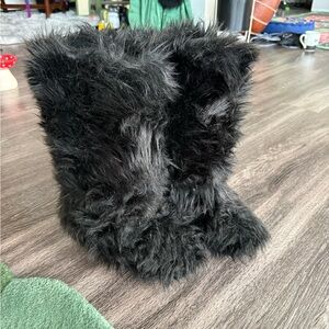 Fluffy Rave boots size 8